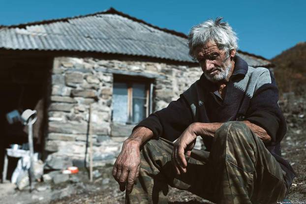 «Одинаково гостеприимные народы, людят длительные застолья», - что пишет российсий журналист о сожительстве грузин и осетин